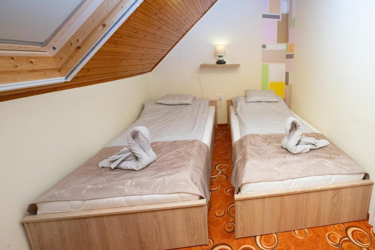For You Apartman Gyula Exterior foto