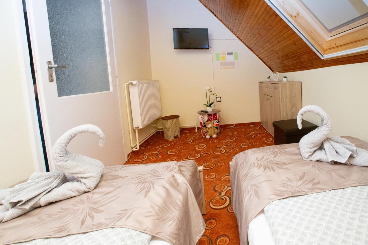 For You Apartman Gyula Exterior foto