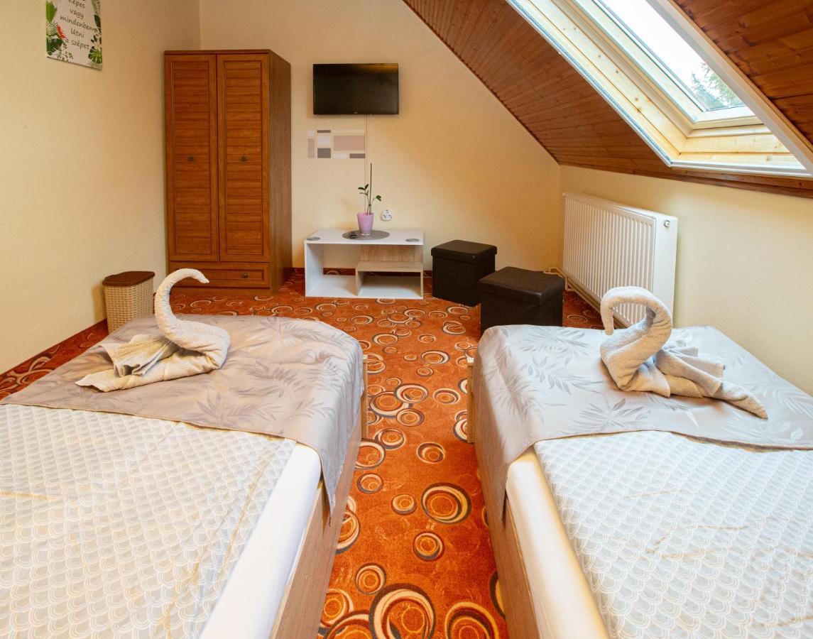 For You Apartman Gyula Exterior foto